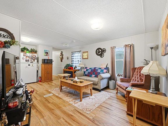 3rd image of 122 State St