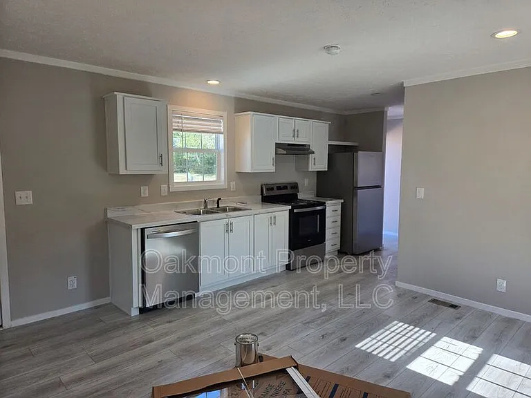 212 Rosewood Ct — Photo 4