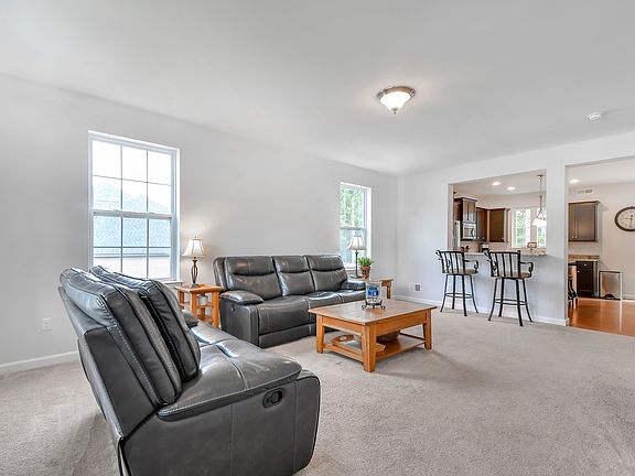 3rd image of 12 Woodmere Cir