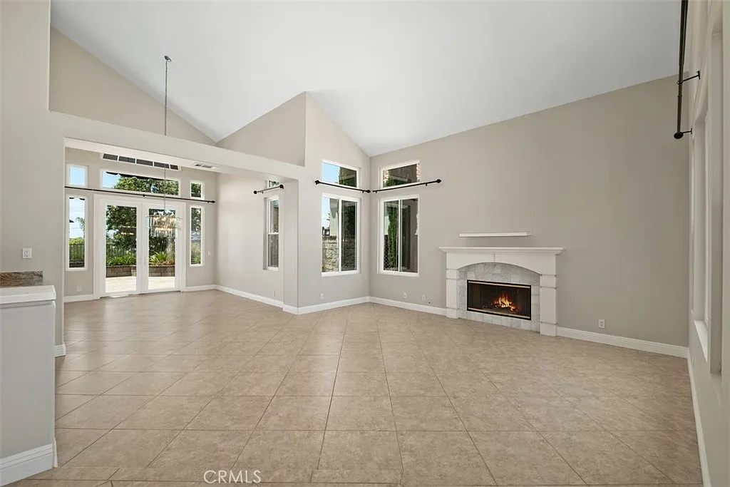 5 bed, 3166 sqft, $6,950 — Photo 4