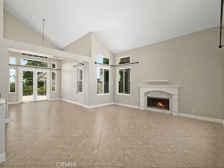22481 Ivy Rdg — Photo 4