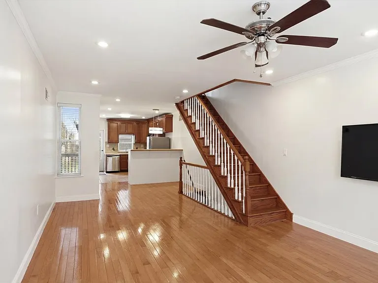 2653 S 6th St — Photo 36
