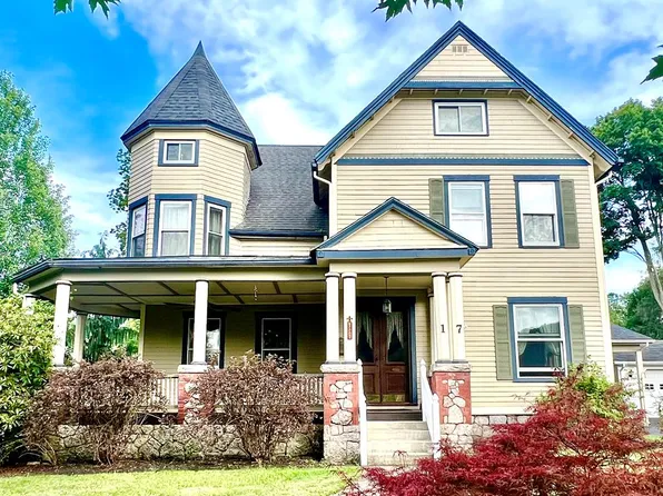 17 Walnut St, Wellsboro, PA 16901