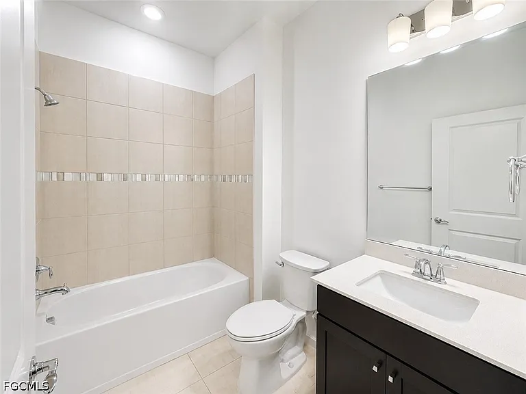 42723 Valley Brooks St — Photo 6