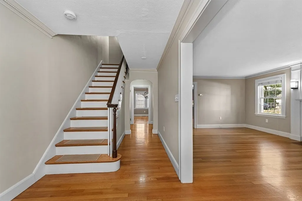 4 bed, 2.5 bath, 2000 sqft, $6,800 — Photo 1