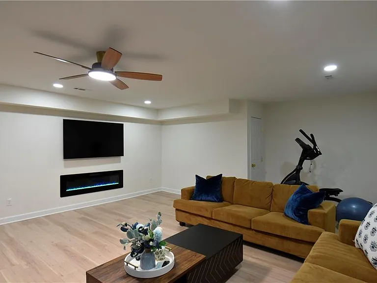 1805 Kingsbridge Ct — Photo 45