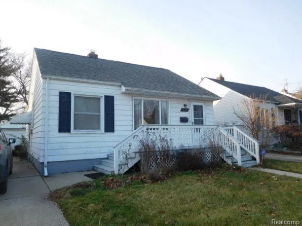 19372 Woodcrest St, Harper Woods, MI 48225
