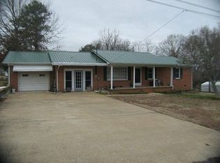305 Gov Browning St, Bruceton, TN 38317
