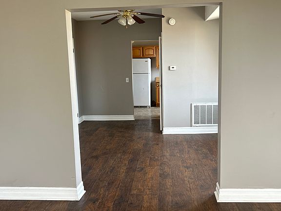 3rd image of 2111 Seneca St APT 3