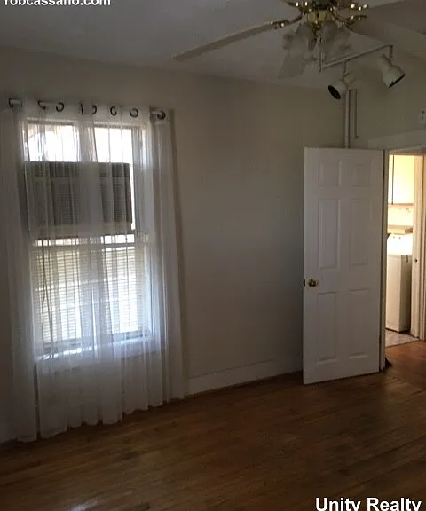Sylvia St — Photo 4