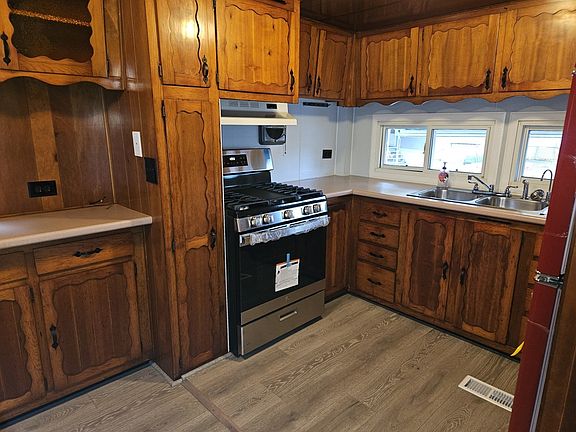 2nd image of 404 Southwick Rd #15