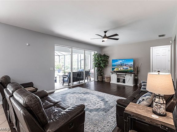4th image of 3276 Aralia Ct