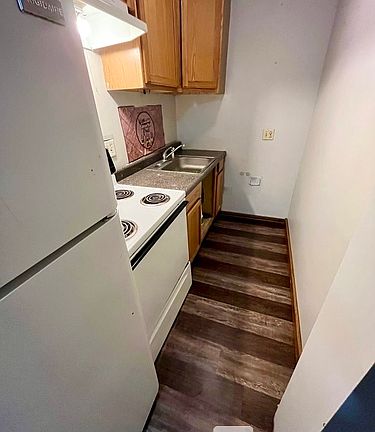 3rd image of 132 N Valley St #22