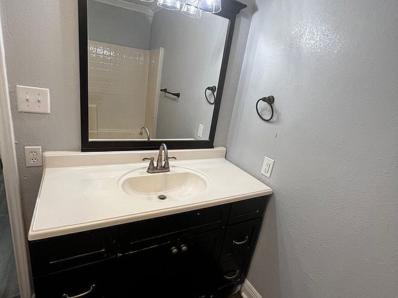 4th image of 178 Hilldale Dr