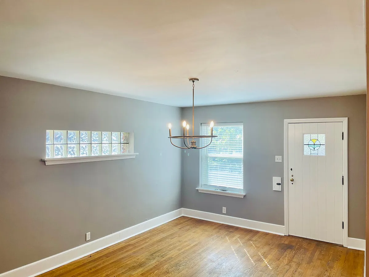 Building Photo - 5529 Chippewa St #1