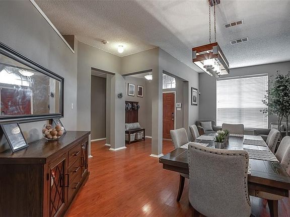 4th image of 701 Parkwood Trl