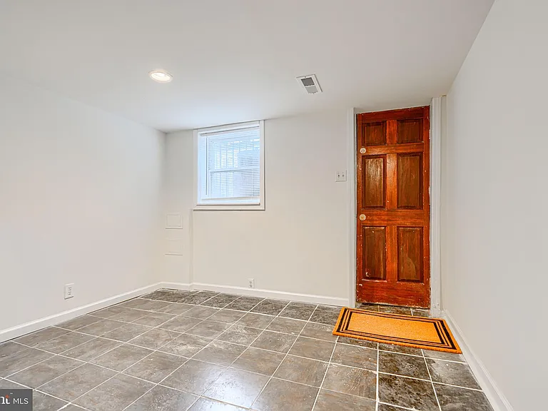 1138 W Lombard St — Photo 24