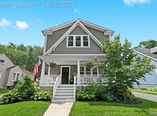 32 Maywood Ave, Pleasant Ridge, MI 48069