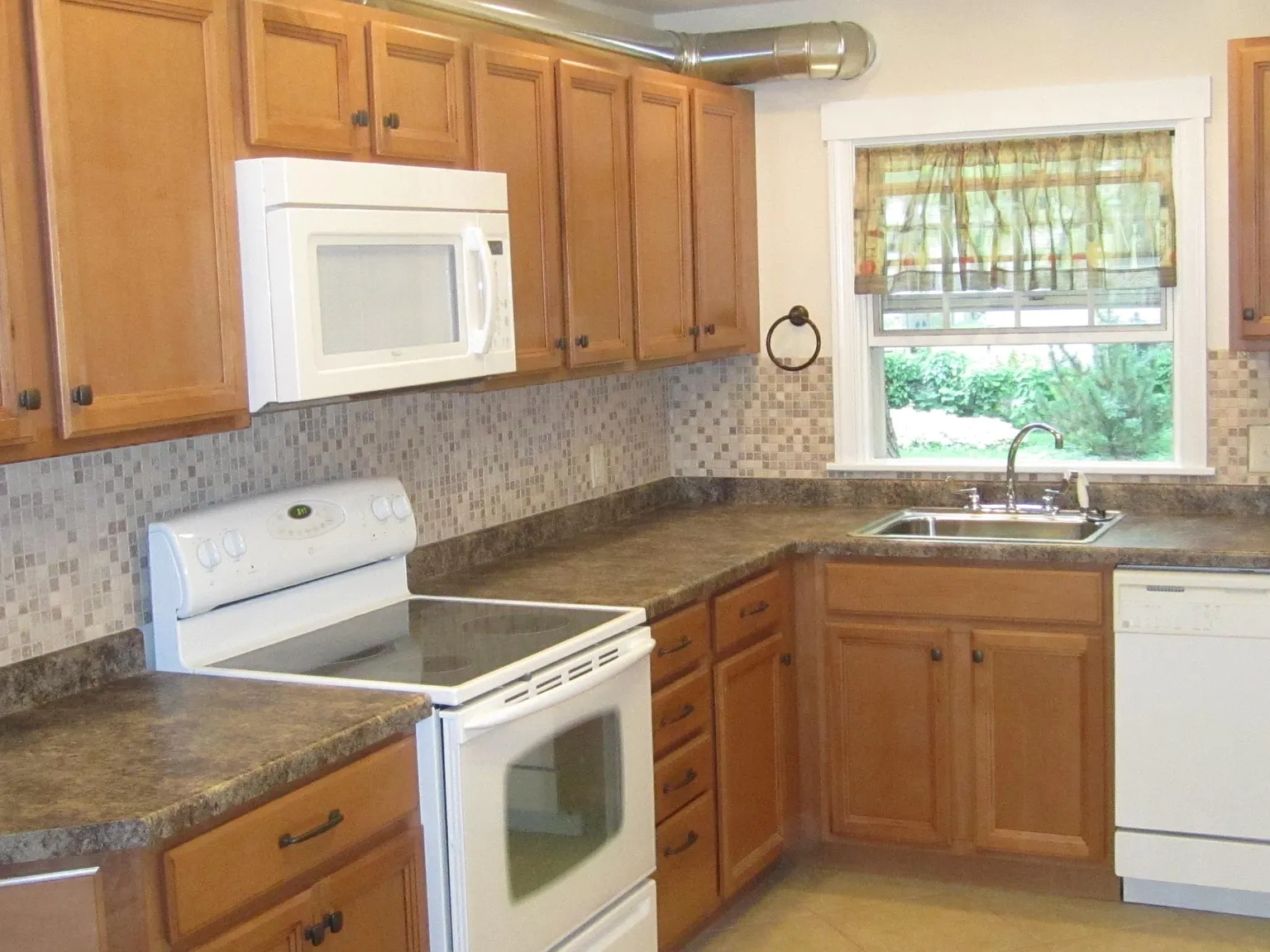 110 Flora Dr photo 1