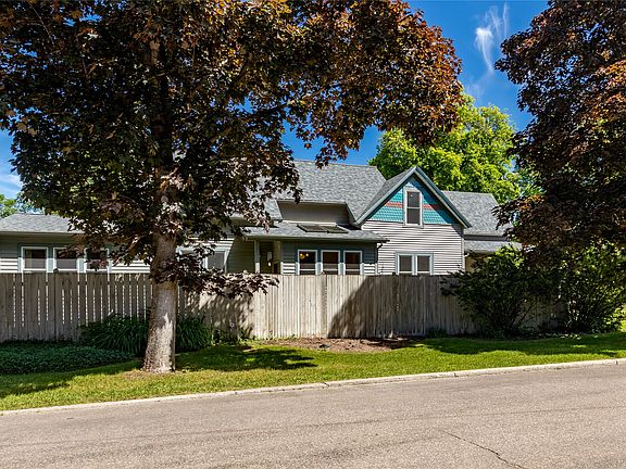 2nd image of 844 3rd Ave E