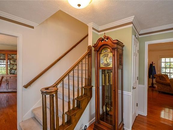 3rd image of 325 Spring Ridge Dr