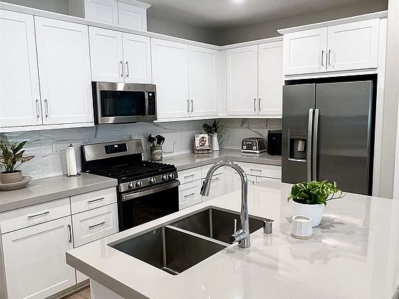 4th image of 10672 Walden Way