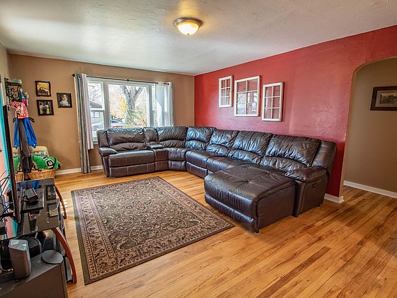 3rd image of 512 N Orchard Ave