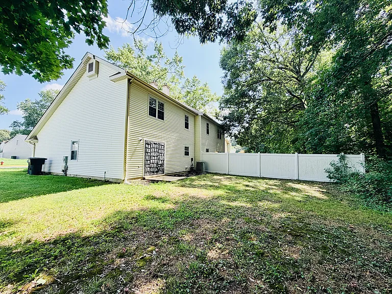 168 Stoney Dr — Photo 2