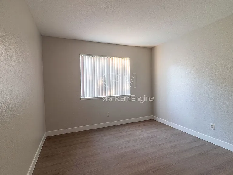 Stamford Court Apartments — Photo 12