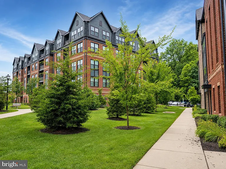 3927 Fair Ridge Dr #303 — Photo 29