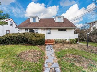 828 Ibsen St, Woodmere, NY 11598