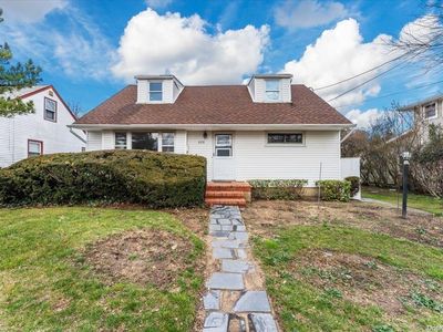 828 Ibsen Street, Woodmere, NY, 11598