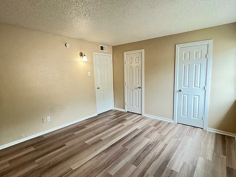 Handley Oaks Apartments — Photo 5
