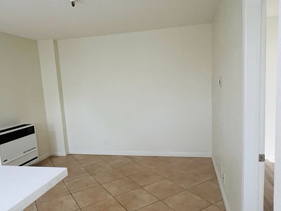 5th image of 11892 Oxford Ave APT 1