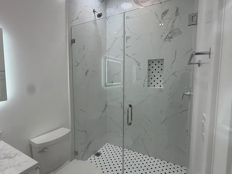 153 E 47th St #153 — Photo 24