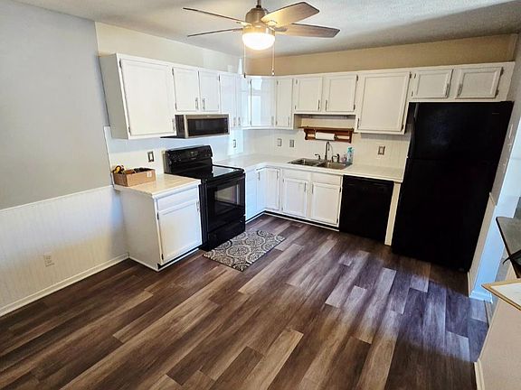 3rd image of 1001 Goose Meadow Dr