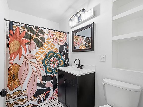 4th image of 654 S Lucas St