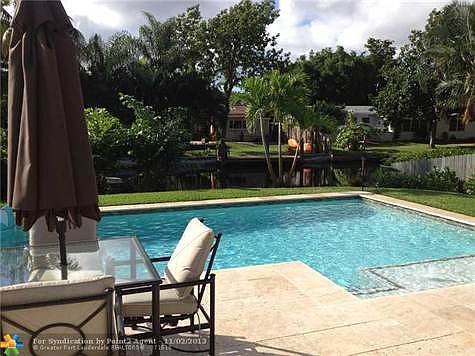 2nd image of 608 NW 21st Pl