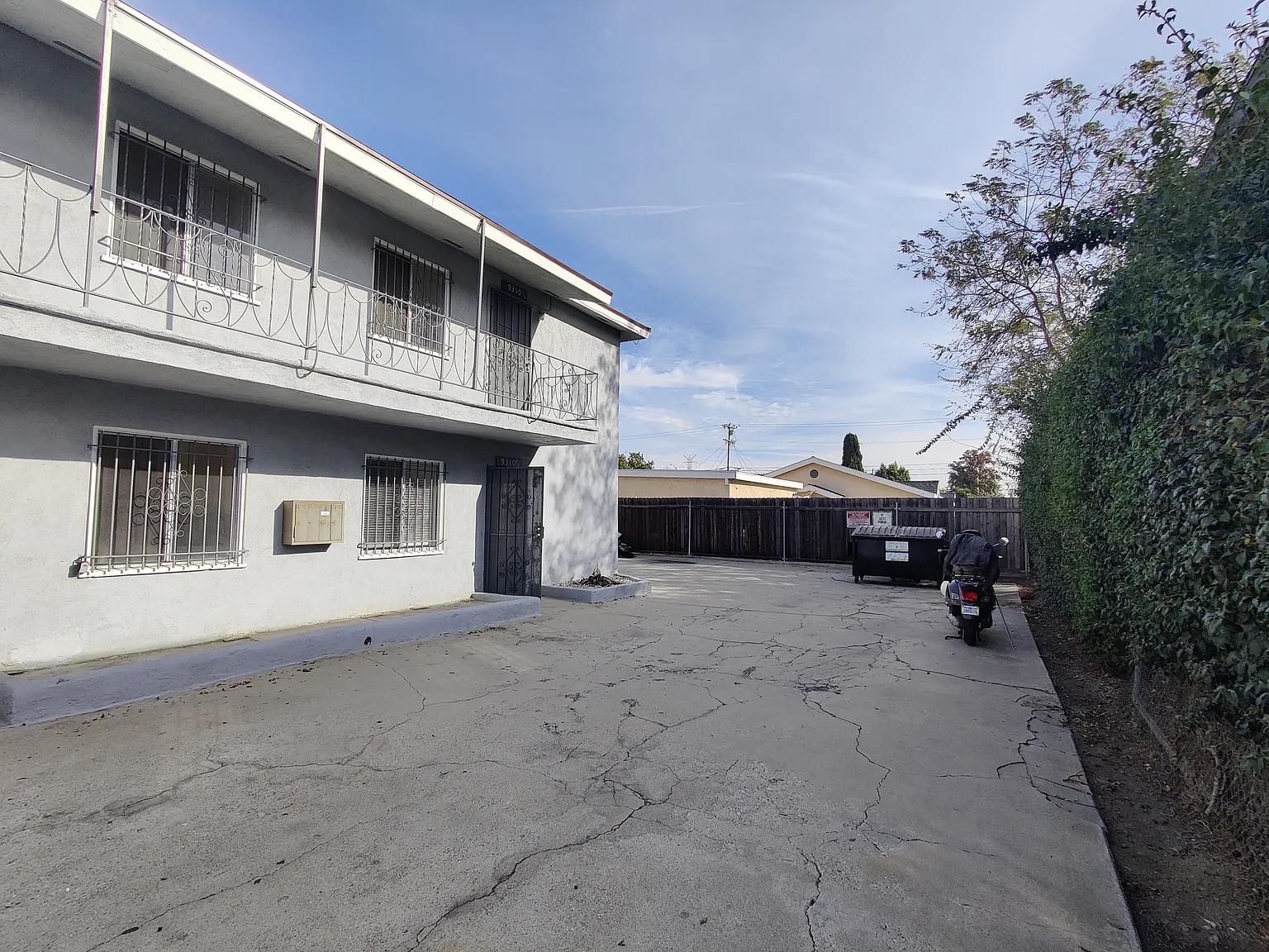 Holmes Ave, Los Angeles — Photo 2