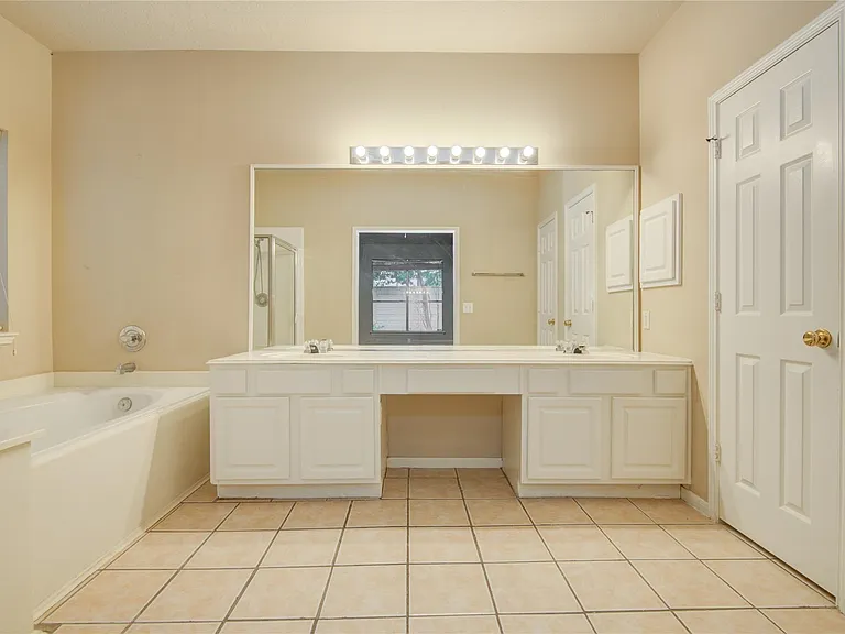 18422 Auburn Woods Dr — Photo 28
