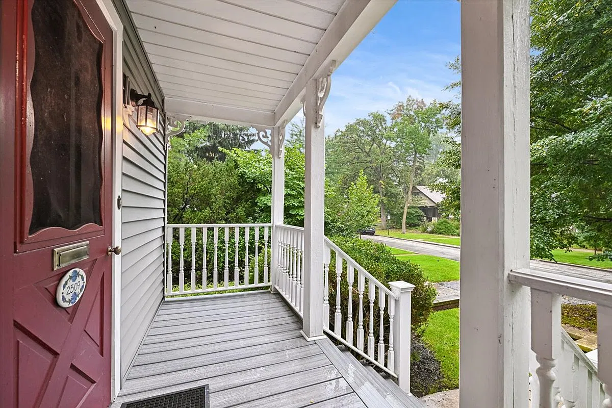 3 bed, 1600 sqft, $3,900 — Photo 3