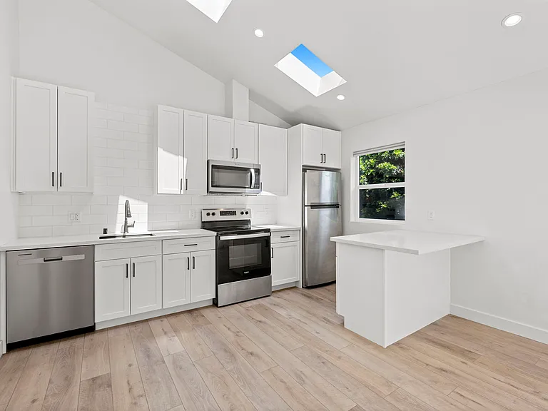 3604 Oleander Dr — Photo 10