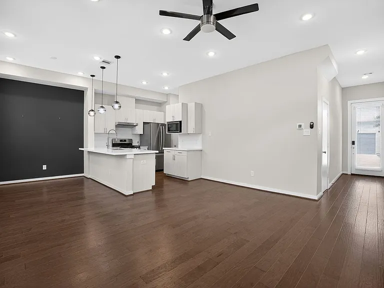 619 Thornton Oaks Ln — Photo 4