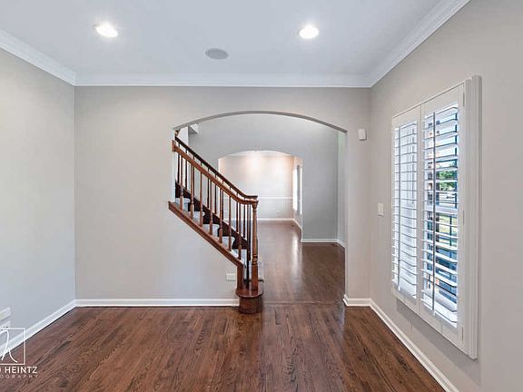 3rd image of 3310 Banford Cir