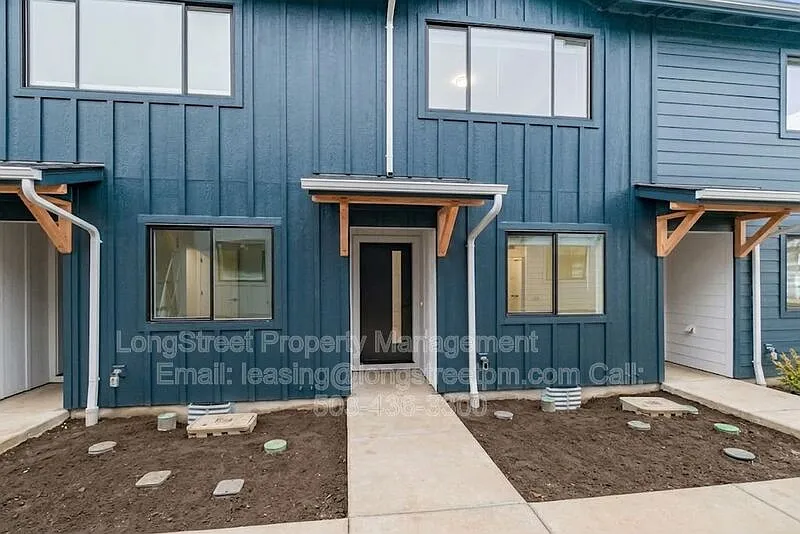 4 bed, 2.0 bath, 1413 sqft, $2,595 — Photo 2