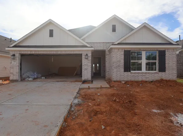 958 Garden Path Dr, Willis, TX 77378