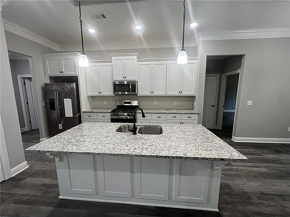 4th image of 106 Madalyn Dr