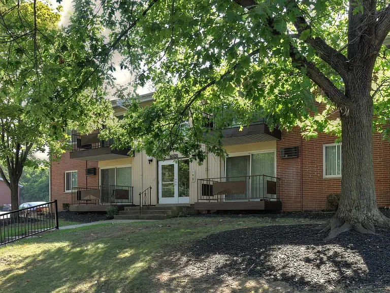 Euclid Apartments — Photo 26