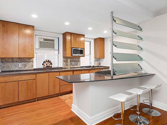 3rd image of 60 Plaza St E APT 2A