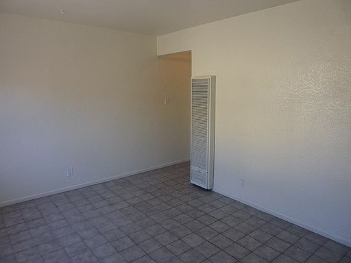 3rd image of 4241 1/2 Redondo Beach Blvd